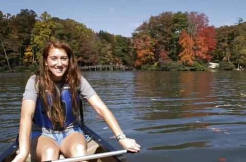 autumn-leaves-tips Most people enjoy seeing colorful autumn leaves in September, October, and November. Here's where & when to see the brightest colors in every state.