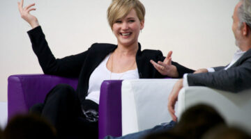 Jennifer Lawrence Breaks The Taboo Of ‘Women Peeing Standing Up’… Because When You Gotta Go, You Gotta Go!