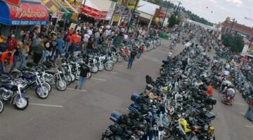 motorcycles-on-main-street-sturgis