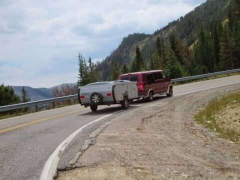These downhill driving tips can really help save your car brakes. 