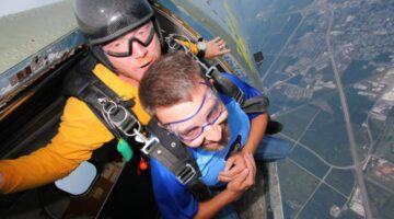 Ready To Go Skydiving? Helpful Tips For Your First Tandem Skydive From Someone Who’s Done It 6 Times (….And Counting!)